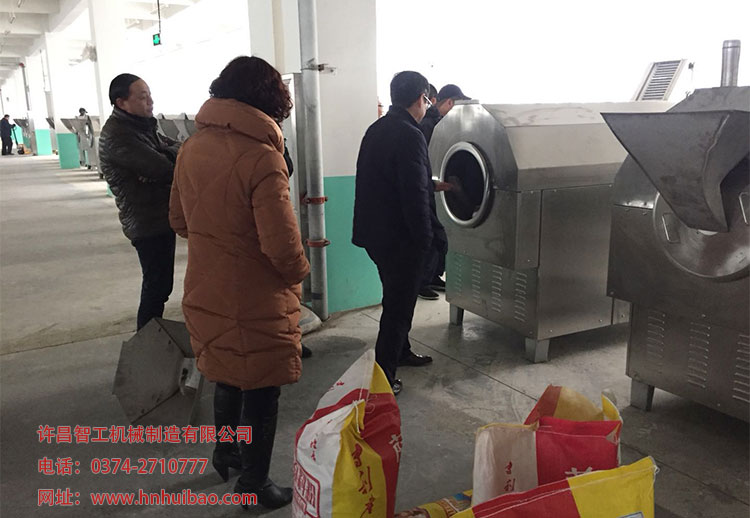 炒貨機試機現(xiàn)場.jpg 炒貨機試機現(xiàn)場.jpg