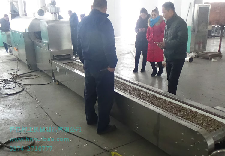 流水線炒瓜子機.jpg 流水線炒瓜子機.jpg