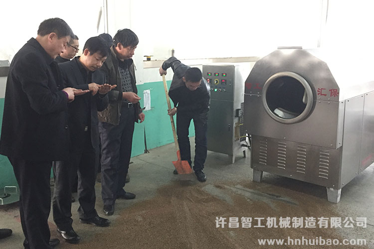 陜西客戶試機(jī)炒菜籽.jpg 陜西客戶試機(jī)炒菜籽.jpg
