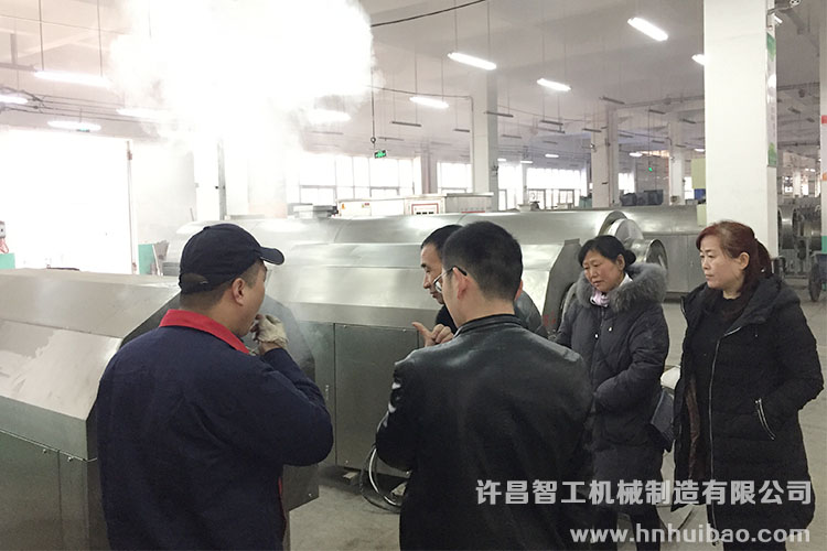安陽(yáng)客戶來廠試機(jī)炒芝麻.jpg 安陽(yáng)客戶來廠試機(jī)炒芝麻.jpg